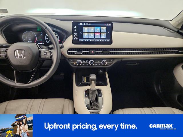 Photo of 2025 White Honda HR-V