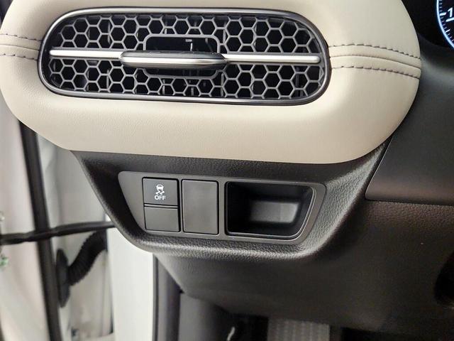 Photo of 2025 White Honda HR-V