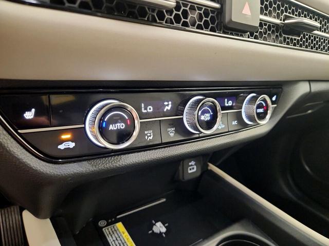 Photo of 2025 White Honda HR-V