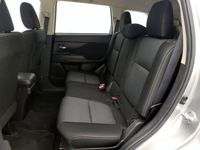 Photo of 2018 Silver Mitsubishi Outlander