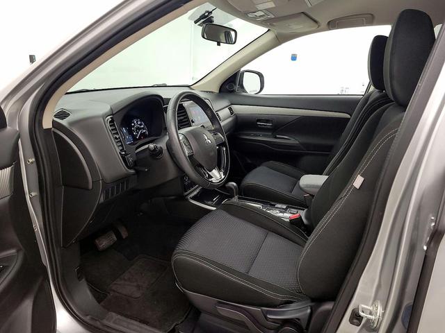 Photo of 2018 Silver Mitsubishi Outlander