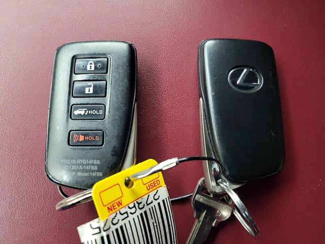 Photo of 2017 White Lexus RX 350