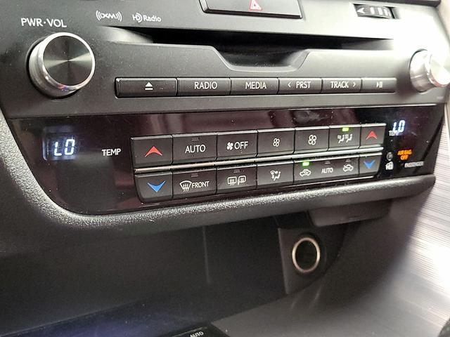 Photo of 2017 White Lexus RX 350