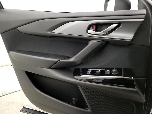 Photo of 2022 White Mazda CX-9
