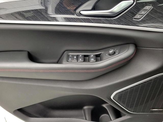 Photo of 2022 White Jeep Grand Cherokee