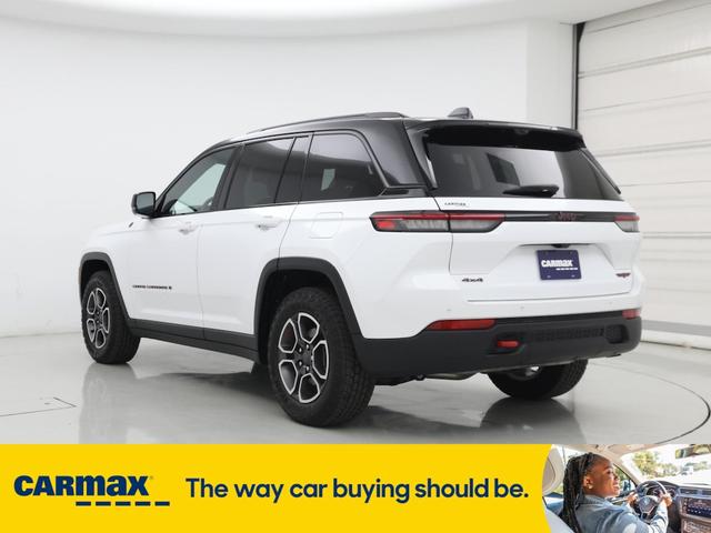 Photo of 2022 White Jeep Grand Cherokee