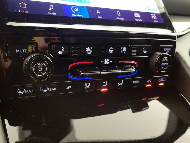 Photo of 2022 White Jeep Grand Cherokee