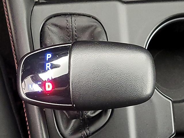 Photo of 2022 White Dodge Durango
