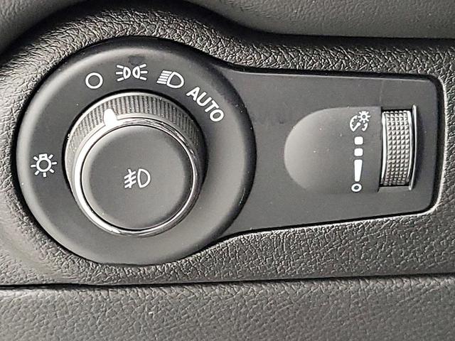 Photo of 2022 White Dodge Durango