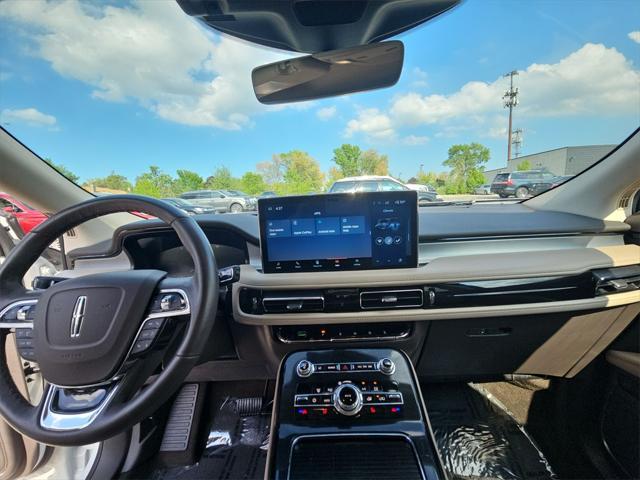 Photo of 2023 Pristine White Metallic Tri-Coat Lincoln Nautilus