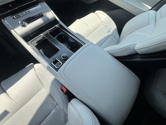 Photo of 2025 Pearl Metallic Lincoln Aviator
