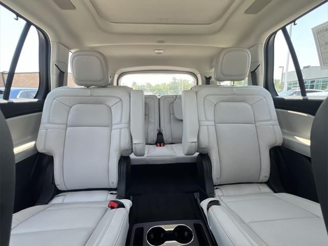 Photo of 2025 Pearl Metallic Lincoln Aviator