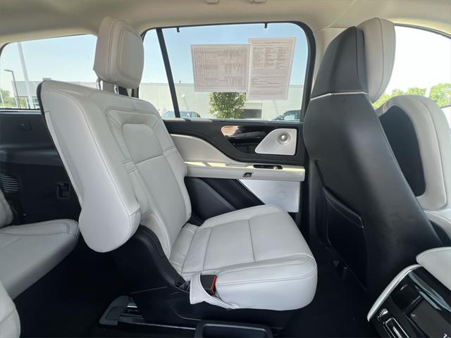 Photo of 2025 Pearl Metallic Lincoln Aviator