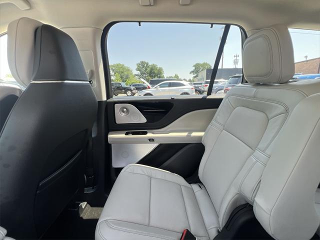 Photo of 2025 Pearl Metallic Lincoln Aviator