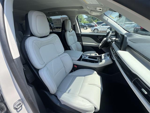 Photo of 2025 Pearl Metallic Lincoln Aviator