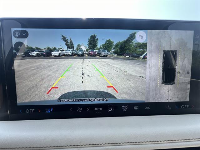 Photo of 2025 Pearl Metallic Lincoln Aviator