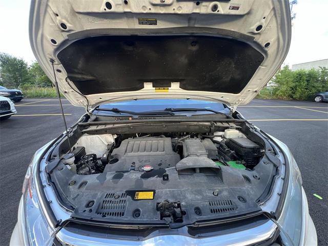 Photo of 2016 Blizzard Pearl Toyota Highlander