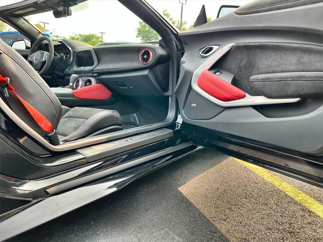 Photo of 2023 Black Chevrolet Camaro