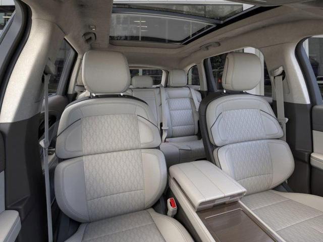 Photo of 2025 Infinite Black Metallic Clearcoat Lincoln Nautilus