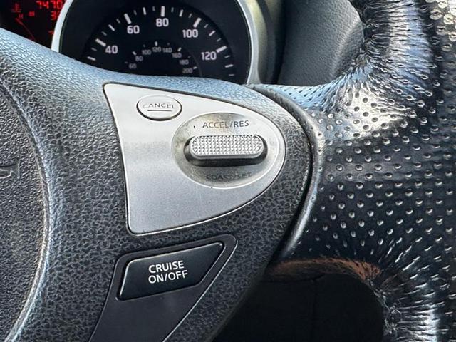 Photo of 2013 Brilliant Silver Nissan Juke
