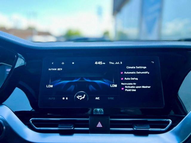 Photo of 2020 Silky Silver Kia Niro Plug-In Hybrid