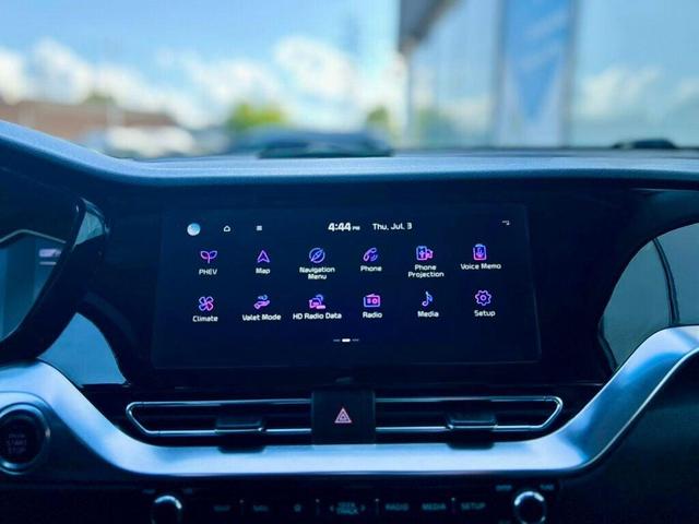Photo of 2020 Silky Silver Kia Niro Plug-In Hybrid