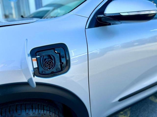 Photo of 2020 Silky Silver Kia Niro Plug-In Hybrid
