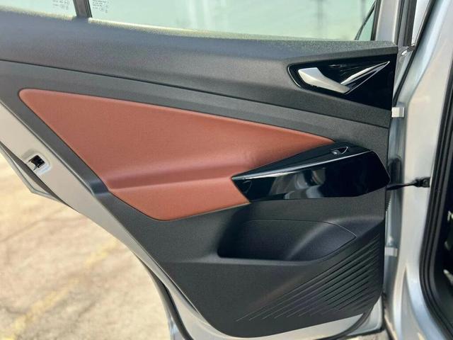 Photo of 2022 Scale Silver Metallic Volkswagen ID.4