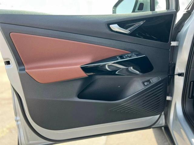 Photo of 2022 Scale Silver Metallic Volkswagen ID.4