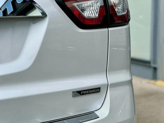 Photo of 2017 Summit White Chevrolet Traverse