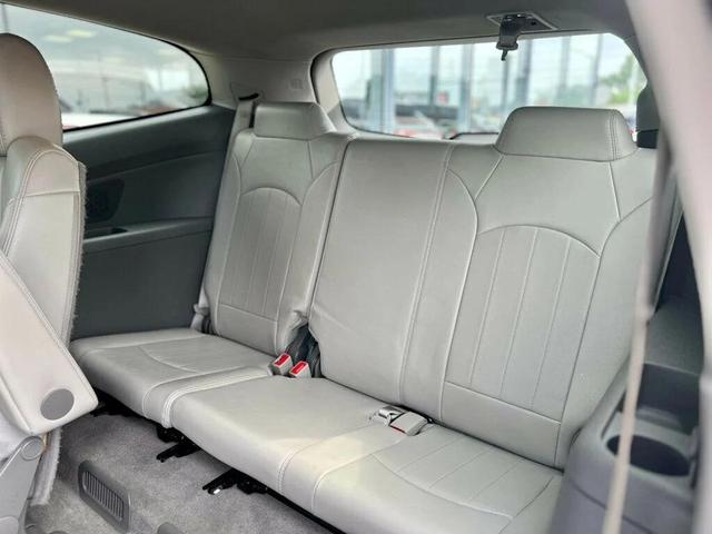 Photo of 2017 Summit White Chevrolet Traverse