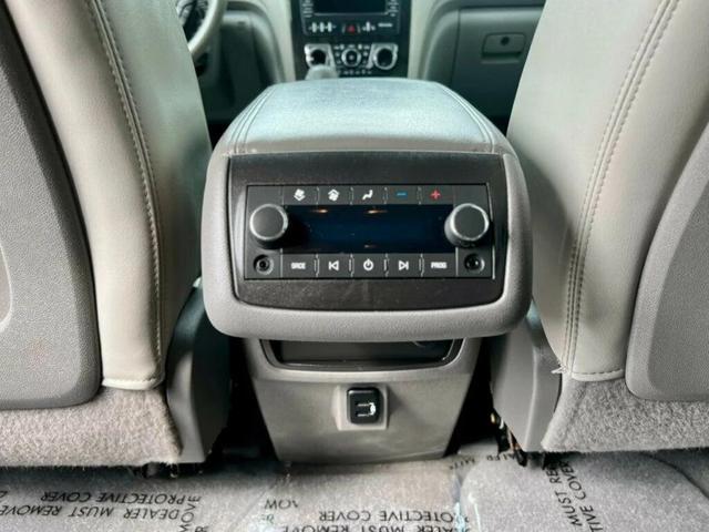Photo of 2017 Summit White Chevrolet Traverse
