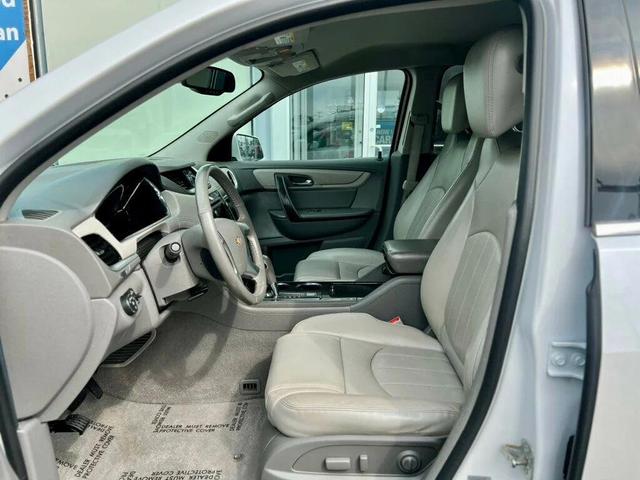 Photo of 2017 Summit White Chevrolet Traverse