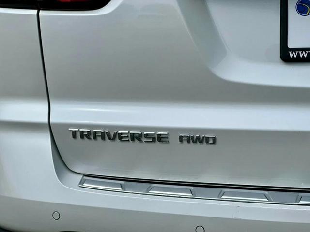 Photo of 2017 Summit White Chevrolet Traverse