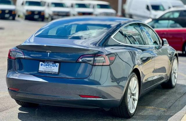 Photo of 2020 Midnight Silver Metallic Tesla Model 3