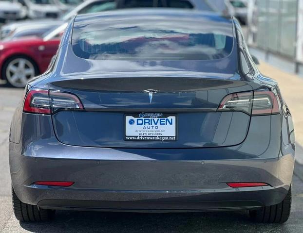Photo of 2020 Midnight Silver Metallic Tesla Model 3