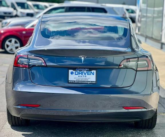 Photo of 2020 Midnight Silver Metallic Tesla Model 3