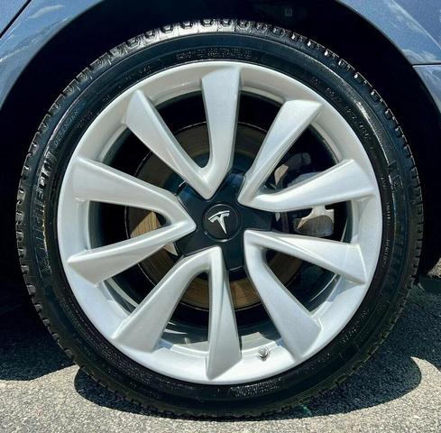 Photo of 2020 Midnight Silver Metallic Tesla Model 3