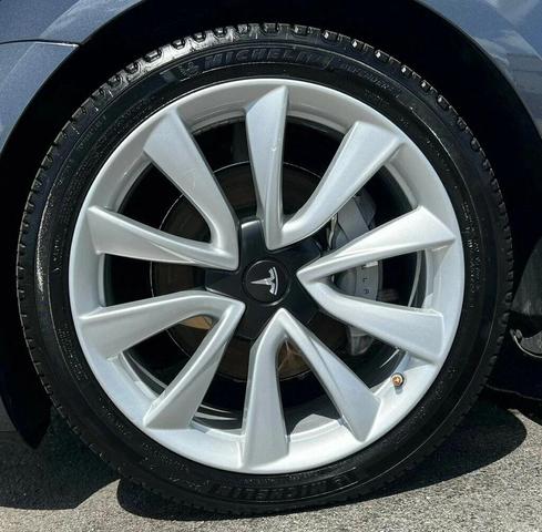 Photo of 2020 Midnight Silver Metallic Tesla Model 3