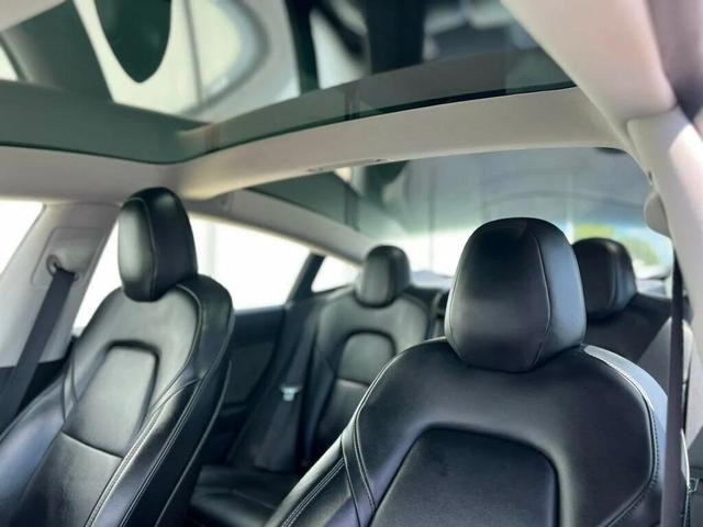 Photo of 2020 Midnight Silver Metallic Tesla Model 3
