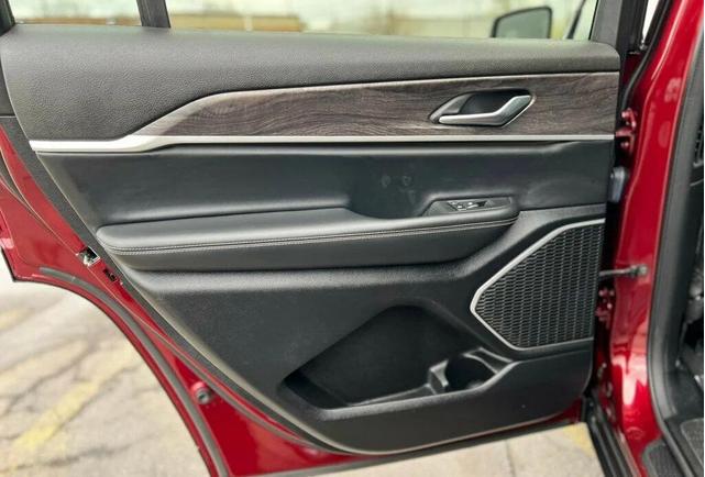 Photo of 2021 Velvet Red Pearlcoat Jeep Grand Cherokee L