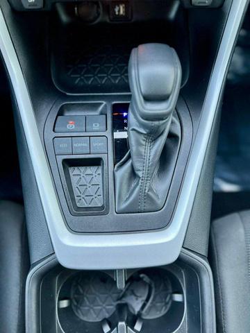 Photo of 2024 Ice Cap Toyota RAV4