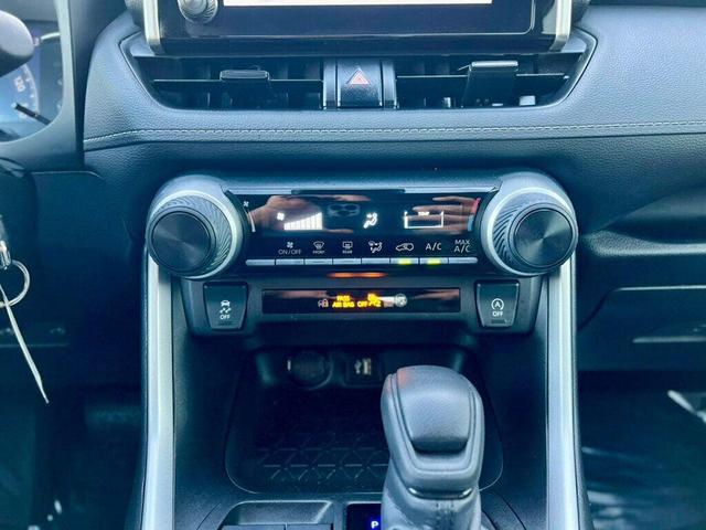 Photo of 2024 Ice Cap Toyota RAV4