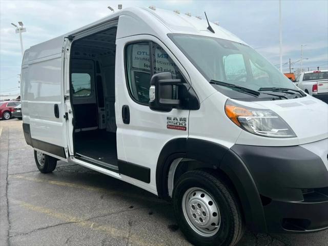 Photo of 2022 Bright White Clearcoat RAM ProMaster 2500