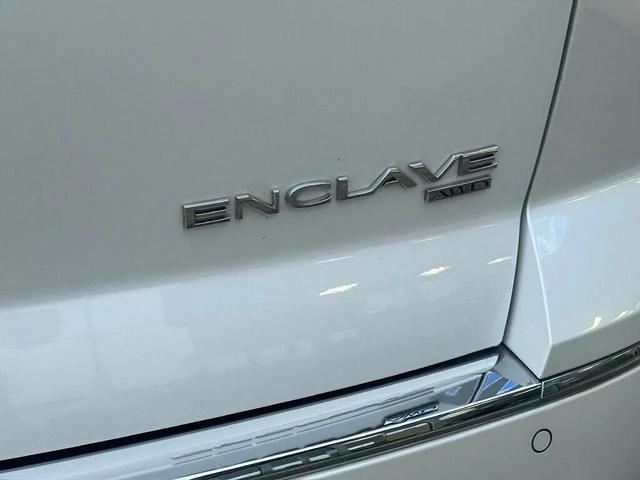 Photo of 2016 White Frost Tricoat Buick Enclave