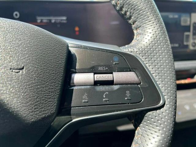 Photo of 2023 Everest White Pearl Tricoat/Black Diamond Pearl Nissan ARIYA