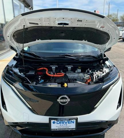 Photo of 2023 Everest White Pearl Tricoat/Black Diamond Pearl Nissan ARIYA