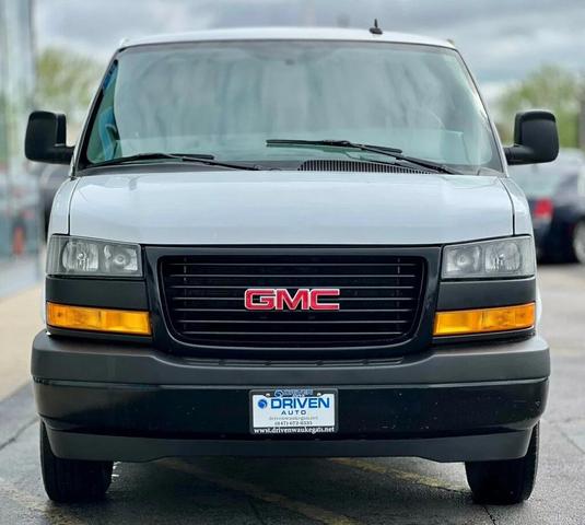 Photo of 2018 Summit White GMC Savana 3500