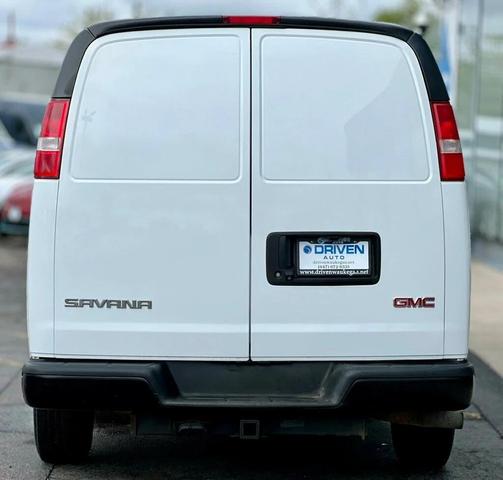 Photo of 2018 Summit White GMC Savana 3500