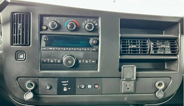 Photo of 2018 Summit White GMC Savana 3500